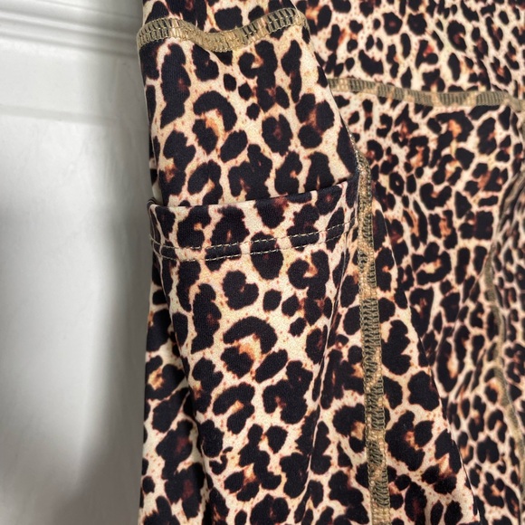 Small high waisted shorts - Picture 4 of 8